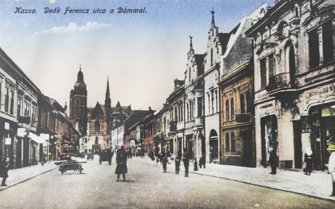 Na dobovej pohľadnici spred vzniku ČSR je košická Deák Ferencz ulica, dnešná Alžbetinej ulice. Foto - TASR