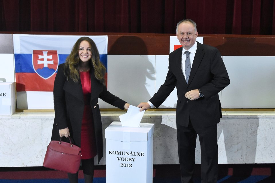 Andrej Kiska s manželkou Martinou Kiskovou hlasujú v komunálnych voľbách v roku 2018. Foto - TASR