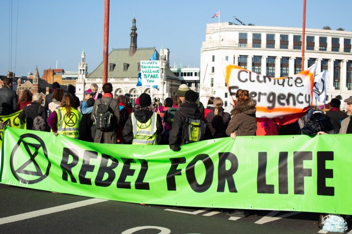 V Londýne počas víkendu ľudia upozorňovali na nedostatočnú vládnu reakciu na klimatickú zmenu. Foto – Flickr/Julia Hawkins