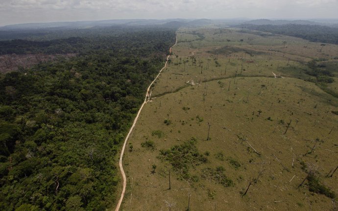 Odlesnené územie Amazonského pralesa v brazílskom štáte Para na snímke z roku 2009. Foto – TASR/AP