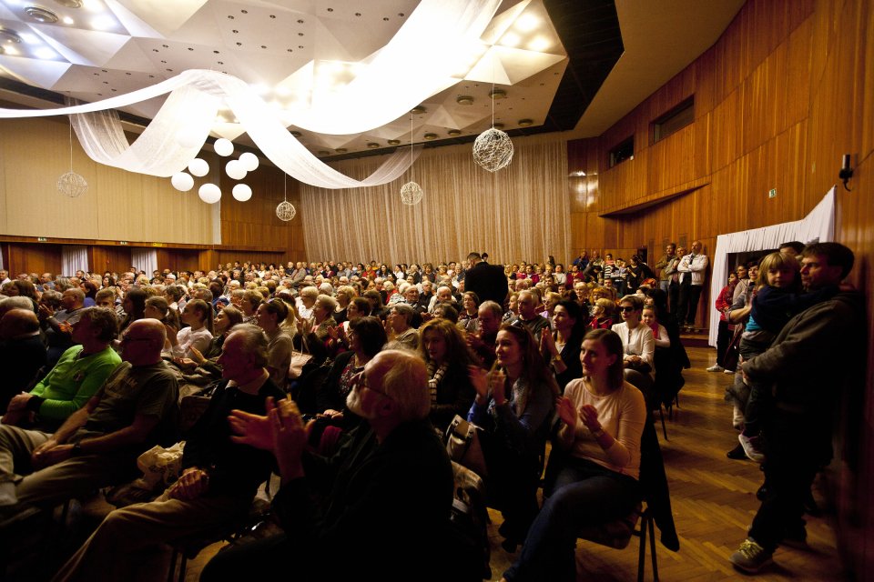 Plná sála na mítingu hlavného vyzývateľa Jany Vaľovej Miloša Merička. Foto N – Andrej Bán