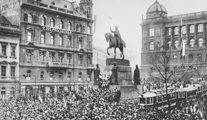 28. október 1918 na Václavskom námestí v Prahe. Foto – TASR