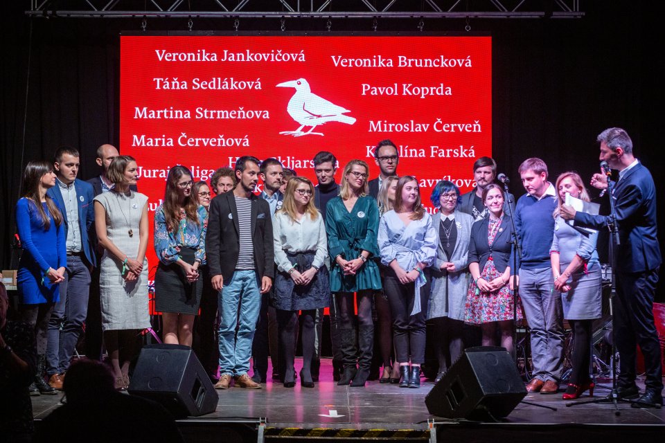 Ľudia z iniciatívy Za slušné Slovensko. Foto N - Tomáš Benedikovič