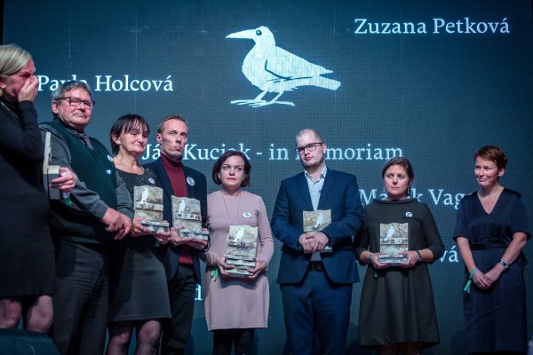 Bielu vranu udelili Jánovi Kuciakovi a&nbsp;skupine investigatívnych novinárov