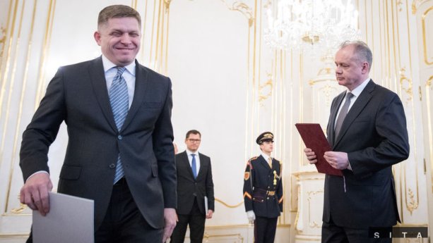Asi neexistuje na svete slobodný národ, ktorý by po takejto arogancii nešiel do ulíc. Vlastne áno, za Karpatami je jeden taký. Ešte sa to tam nazýva aj "slušnosťou". Zdroj: SITA, Diana Černáková.