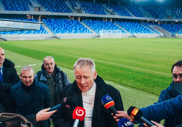Športový newsfilter: Za nepotrebný štadión dáme Kmotríkovi dobrovoľne ďalšie milióny