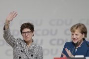 V Nemecku sa začína nová éra, Merkelovú na čele CDU nahradí jej konzervatívnejšia verzia
