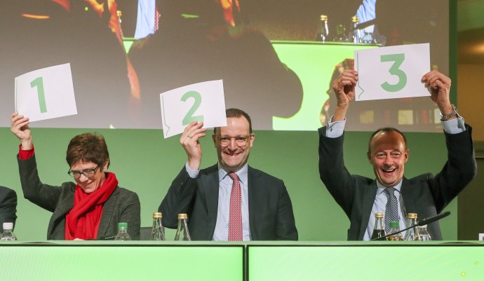 Traja favoriti na post šéfa CDU. Annegret Kramp-Kannenbauerová, Jens Spahn a Friedrich Merz. Foto – TASR/AP
