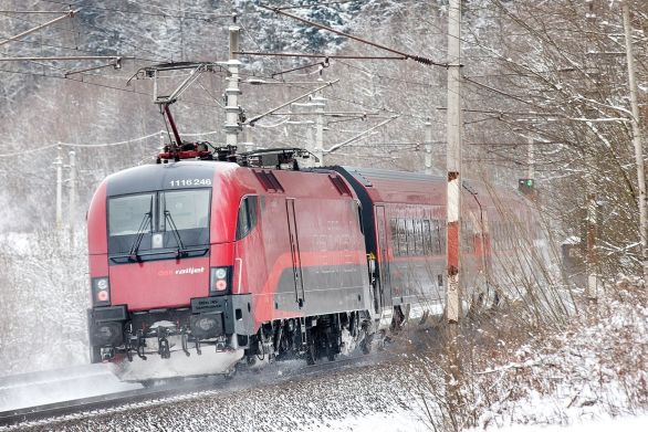 Z Bratislavy bude raz denne vychádzať súprava typu Railjet xpress rakúskych spolkových železníc, ktorá bude smerovať do Švajčiarska. Foto - Harald Eisenberger (ÖBB)