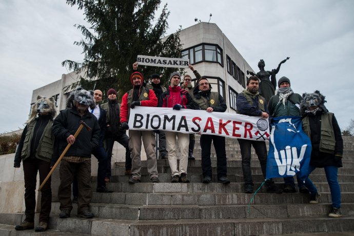 Akcia ochranárov z Vlka za zastavenie biomasakra. Foto N – Vladimír Šimíček