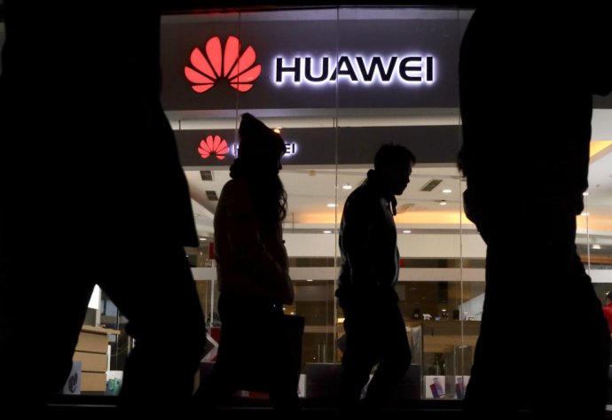 Obchod s výrobkami Huawei v Pekingu. Foto - TASR/AP