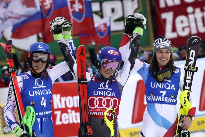 Stupeň víťaziek slalomu v Semmeringu. Foto - TASR/AP