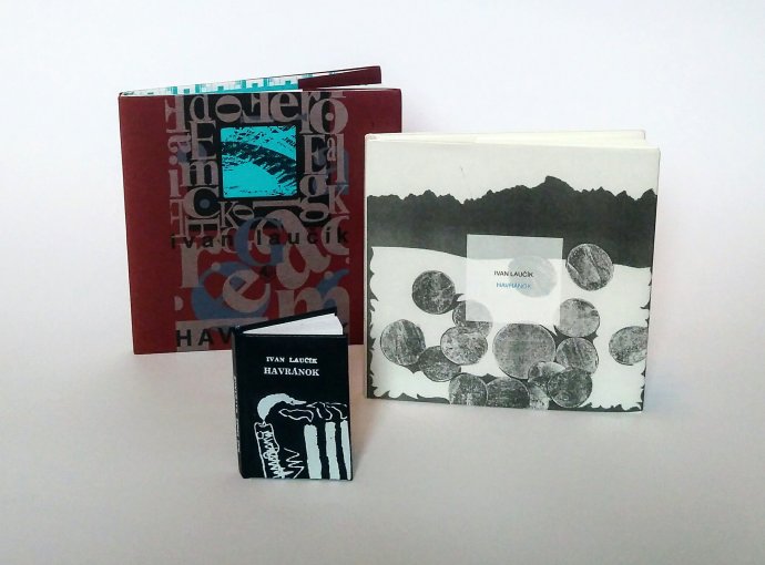 Všetky tri vydania Havránka vrátane samizdatového z roku 1997, vpravo súčasné najnovšie vydanie. Foto - Ján Púček
