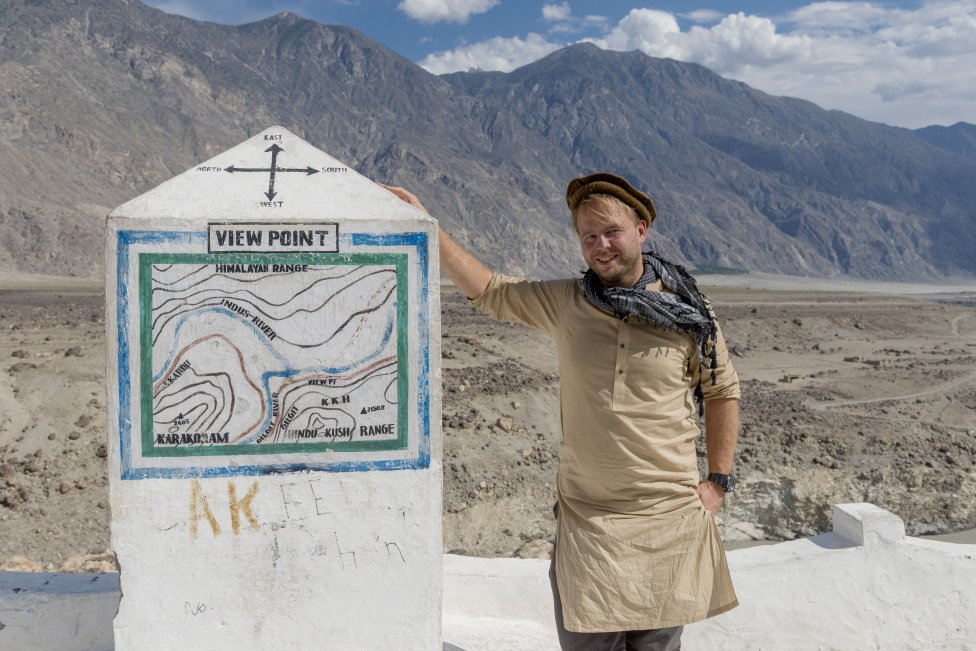 Vedec Daniel Jablonski z UK na mieste, odkiaľ vidno Himaláje, Karakoram aj Hindukúš. Foto – archív Daniela Jablonského