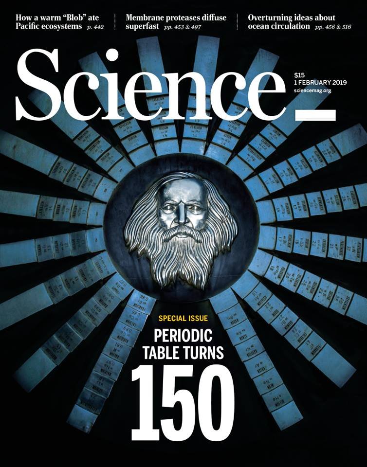 Socha Dmitrija Ivanoviča Mendelejeva v areáli STU na titulke špeciálneho vydania Science, ktoré sa venuje periodickej tabuľke prvkov. Foto – Science