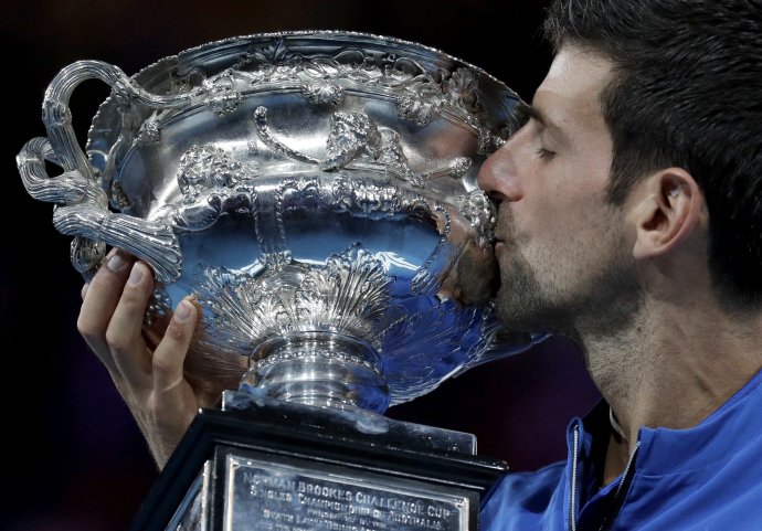 Novak Djokovič vyhral ako prvý tenista sedemkrát Australian Open. Foto – AP/Andy Brownbill
