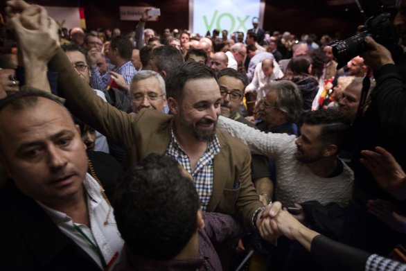 Líder strany Vox Santiago Abascal je spokojný, krajná pravica bude mať vplyv na vládu v Andalúzii. Foto – TASR/AP