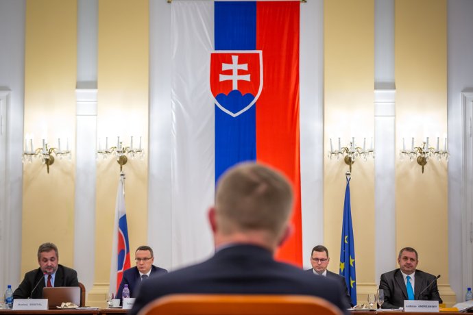 Robert Fico počas vypočúvania kandidátov na ústavných sudcov v januári 2019. Foto N - Tomáš Benedikovič