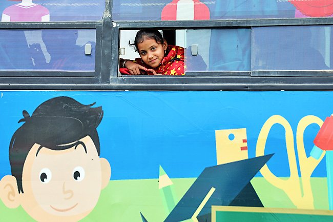 Škola v autobuse pre iracké siroty. Foto – borneobulletin.com