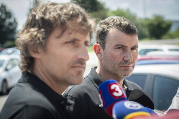 Finančnej správy František Imrecze (vpravo) a riaditeľ Kriminálneho úradu Finančnej správy Ľudovít Makó. Foto: TASR.