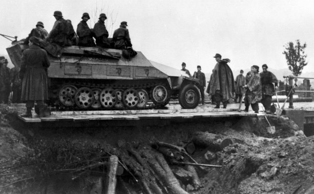 SS Kampfgruppe Schill vstupuje do Banskej Bystrice
