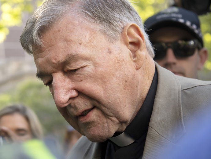 Austrálsky kardinál George Pell prichádza na súd. Foto - TASR/AP