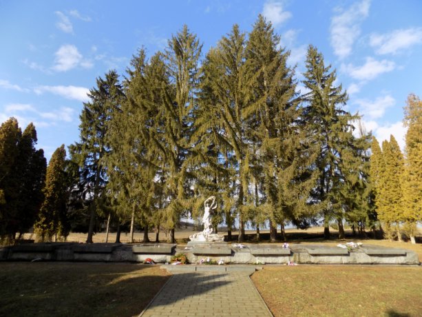 Pamätník a cintorín v obci Tokajík