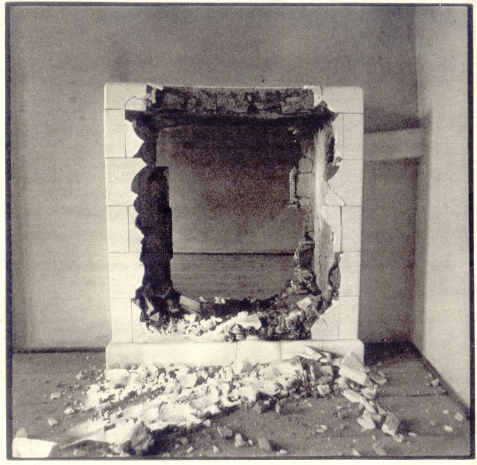Záznam o náhle opustených príbytkoch, v ktorých ľudia prežili celý život, 1976. Foto - Juraj Lipták