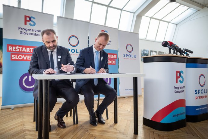Lídri PS a Spolu podpisujú dohodu o koalícii. Foto N - Tomáš Benedikovič