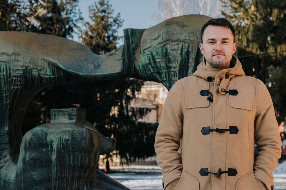 Tomáš Bořuta s kolegami organizuje protesty Za slušné Slovensko v Považskej Bystrici, na najväčšom proteste mali zhruba tisíc ľudí. Foto - Michal Zahornacký