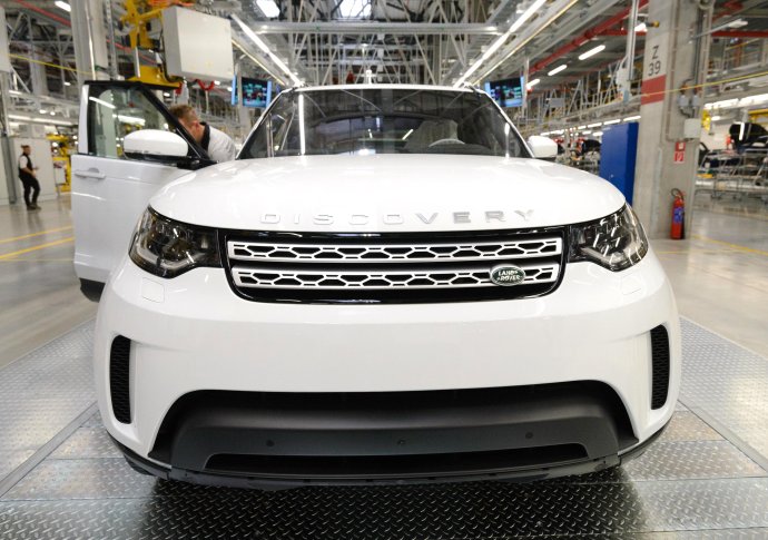 Výroba modelu Jaguar Land Rover Discovery v nitrianskom závode. Foto - TASR