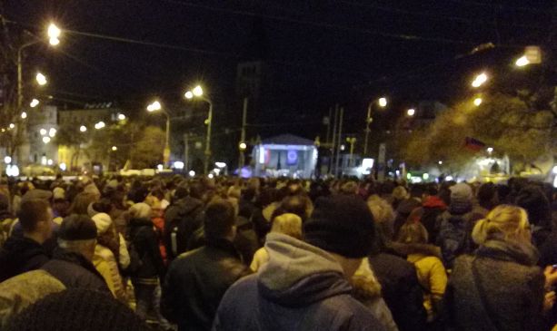 za slušné slovensko námestie snp