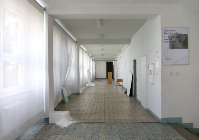 Dana Tomečková - Náčrt miesta, inštalácia v galérii Sumec. Foto - Annamária Španková