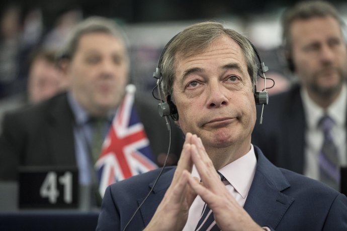 Europoslanec Nigel Farage, ktorý je jeden z kľúčovým mužov, vďaka ktorému došlo k brexitu, povedal, že ak sa Briti zúčastnia volieb do Európskeho parlamentu, bude kandidovať ako líder svojej novej strany Brexit party. Foto - tasr/ap