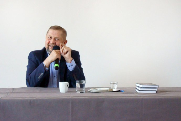 Štefan Harabin na mítingu vo Veľkom Krtíši. Foto - Mária Dudášová