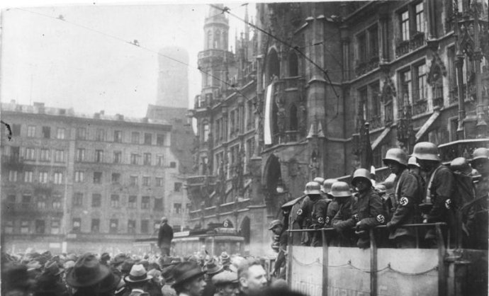 Mníchov počas Hitlerovho Pivného puču v roku 1923. Foto - Wikipedia