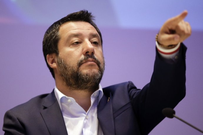 Taliansky vicepremiér a minister vnútra Matteo Salvini. Ako líder Ligy chce zjednotiť európsku krajnú pravicu. Foto - TASR/AP