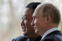 Spojenci Kim Čong-un a Vladimir Putin. Ilustračné foto - TASR/AP 