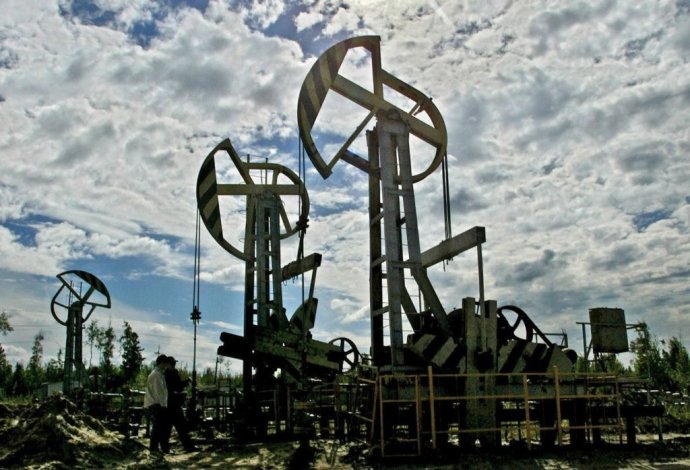 Ruská ropná plošina na Sibíri. Foto - TASR/AP