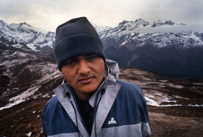 Rahul Desikan pri návšteve Nepálu v roku 2001. Foto - Washington Post/Craig Cloutier