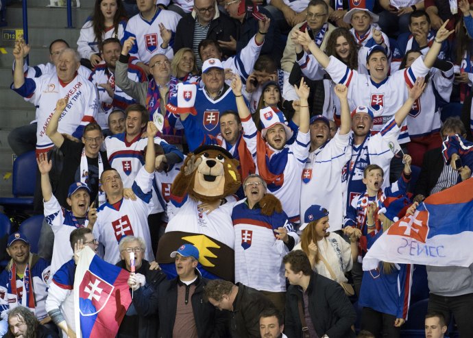 Slovenskí fanúšikovia počas zápasu Slovensko - Kanada. Ilustračné foto - TASR