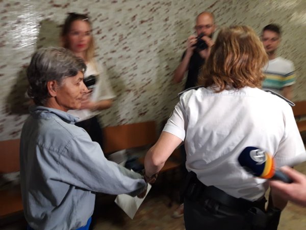 Súd uzavrel raziu v&nbsp;Moldave. Zastavil stíhanie ženy, ktorej vybili zub, no potom ju obžalovali z&nbsp;krivej výpovede