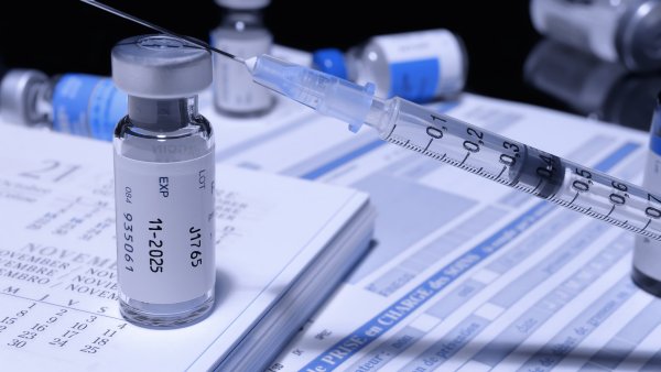 Viac ako polovica opýtaných Slovákov verí, že farmafirmy taja liek na rakovinu