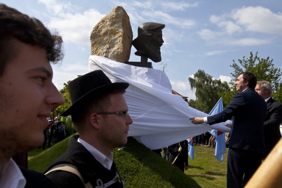 Odhaľovanie busty Ľudovíta Štúra v Štúrove. Foto N – Andrej Bán