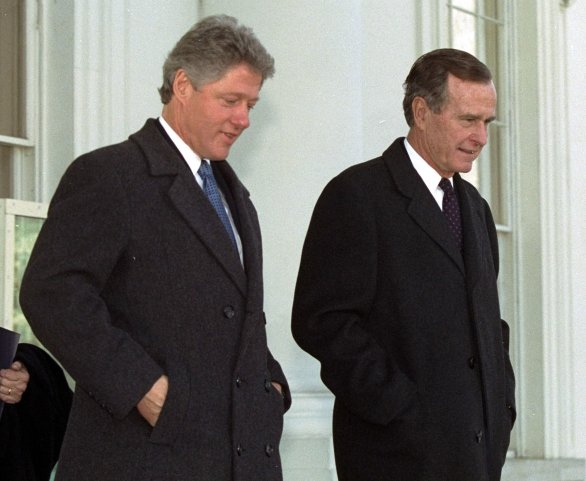 V roku 1993 porazil Bill Clinton vo voľbách Georga W. Busha. Foto - TASR/AP