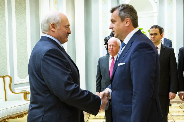 Alexander Lukašenko s Andrejom Dankom. Foto – TASR