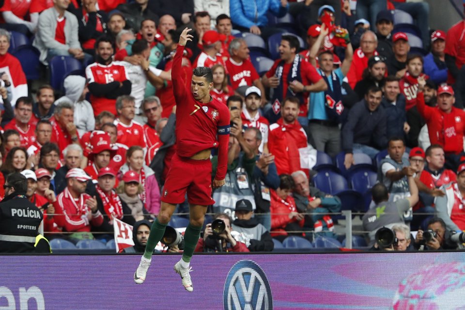 Cristiano Ronaldo oslavuje svoj prvý gól proti Švajčiarsku. Foto - ap