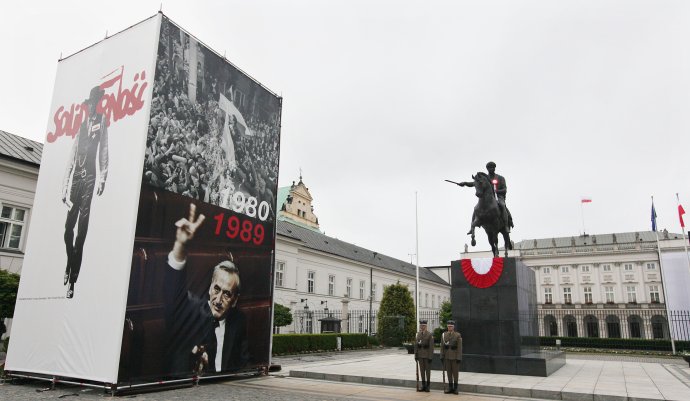 Fotografia z osláv 25. výročia prvých poloslobodných volieb v Poľsku v roku 1989. Foto – TASR/AP