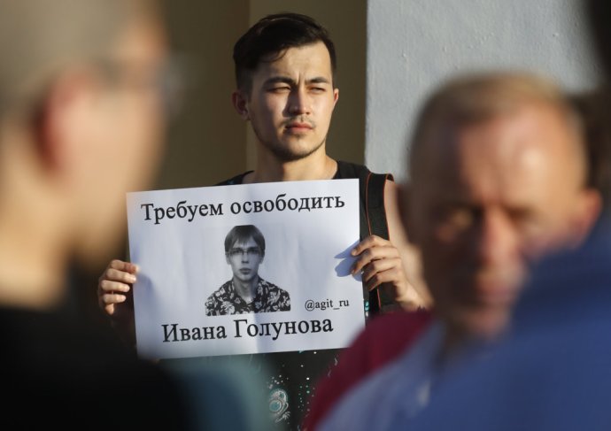 Na podporu Ivana Golunova vyšli jeho kolegovia do ulíc. Foto - TASR/AP
