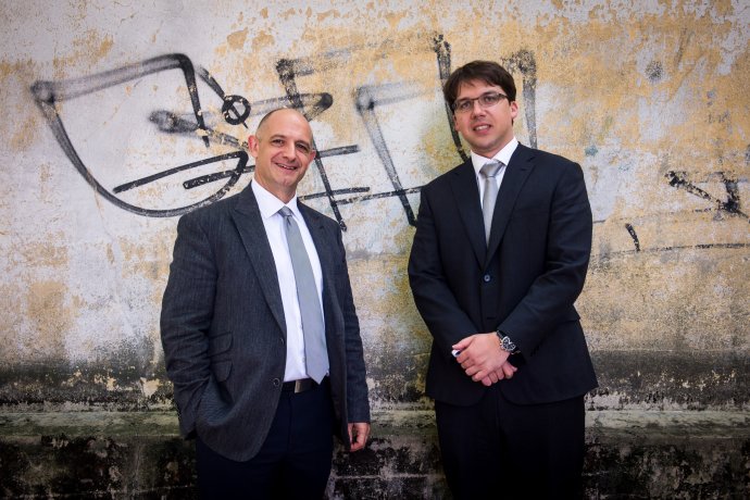 Hans-Jakob Schindler (vľavo) a David Ibsen z americkej neziskovky Countre Extremism Project. Foto N - Vladimír Šimíček